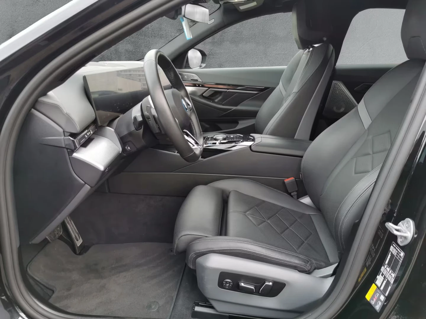 BMW i5 xDRIVE/40/394HP/M-SPORT/360/19/214z, снимка 10 - Автомобили и джипове - 53997517