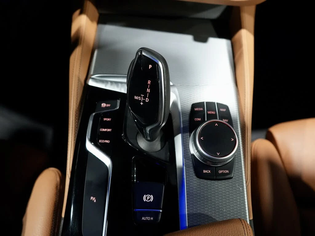 BMW 530 АвтоКредит* (ЦЕНА ДО БГ)530i xDrive Sedan AWD, снимка 9 - Автомобили и джипове - 54073193