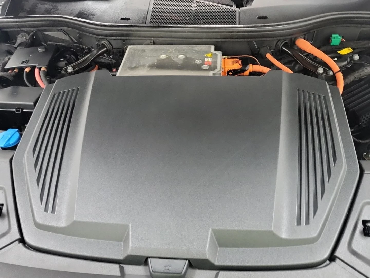 Audi E-Tron Technik* S-line* Подгрев* Обдух* Пано* Камера, снимка 14 - Автомобили и джипове - 54073209