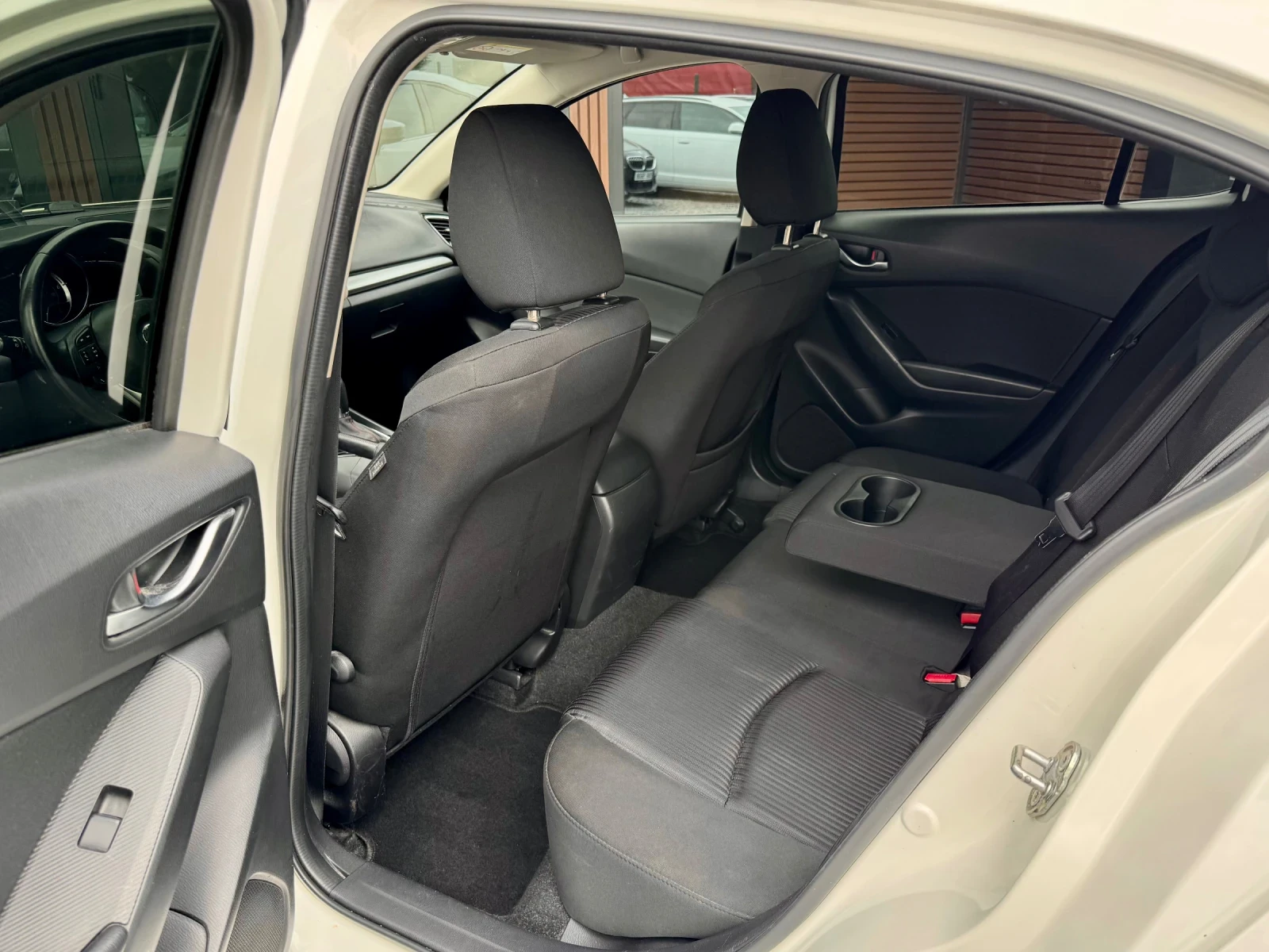 Mazda 3 2.2 SKYACTIV-D* Head up* Bose* Keyless | Mobile.bg � ����������� 9