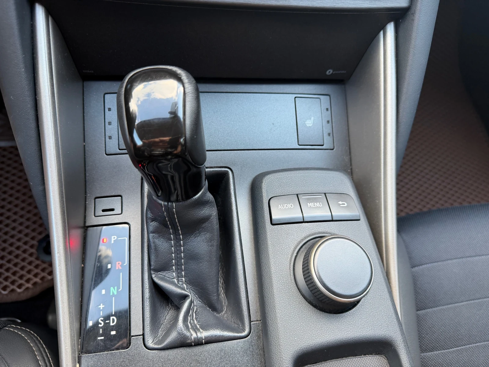 Lexus IS 300H* UNIKAT* REALNI KM* , снимка 13 - Автомобили и джипове - 54716713