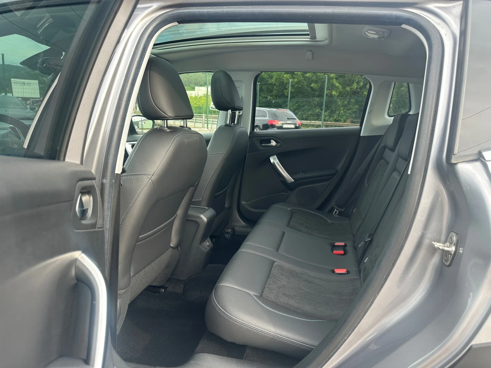 Peugeot 2008 1.6HDI-ALLURE-AVTOMAT-LED-NAVI-PANORAMA, снимка 12 - Автомобили и джипове - 54990105