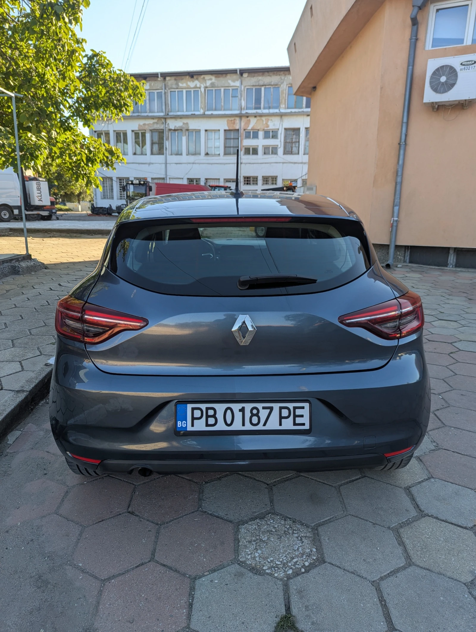 Renault Clio, снимка 2 - Автомобили и джипове - 54998696