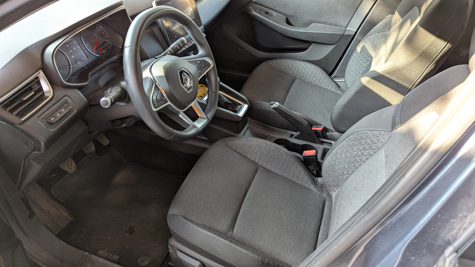 Renault Clio, снимка 10 - Автомобили и джипове - 54998696