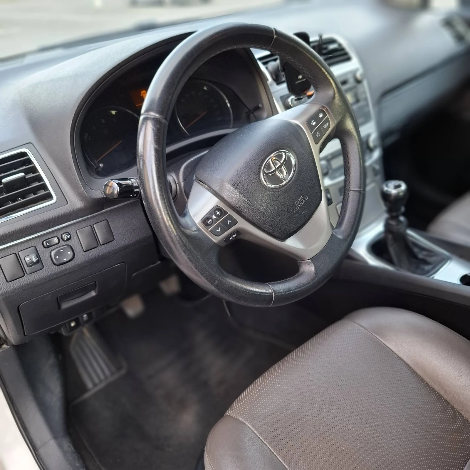 Toyota Avensis, снимка 8 - Автомобили и джипове - 55061220