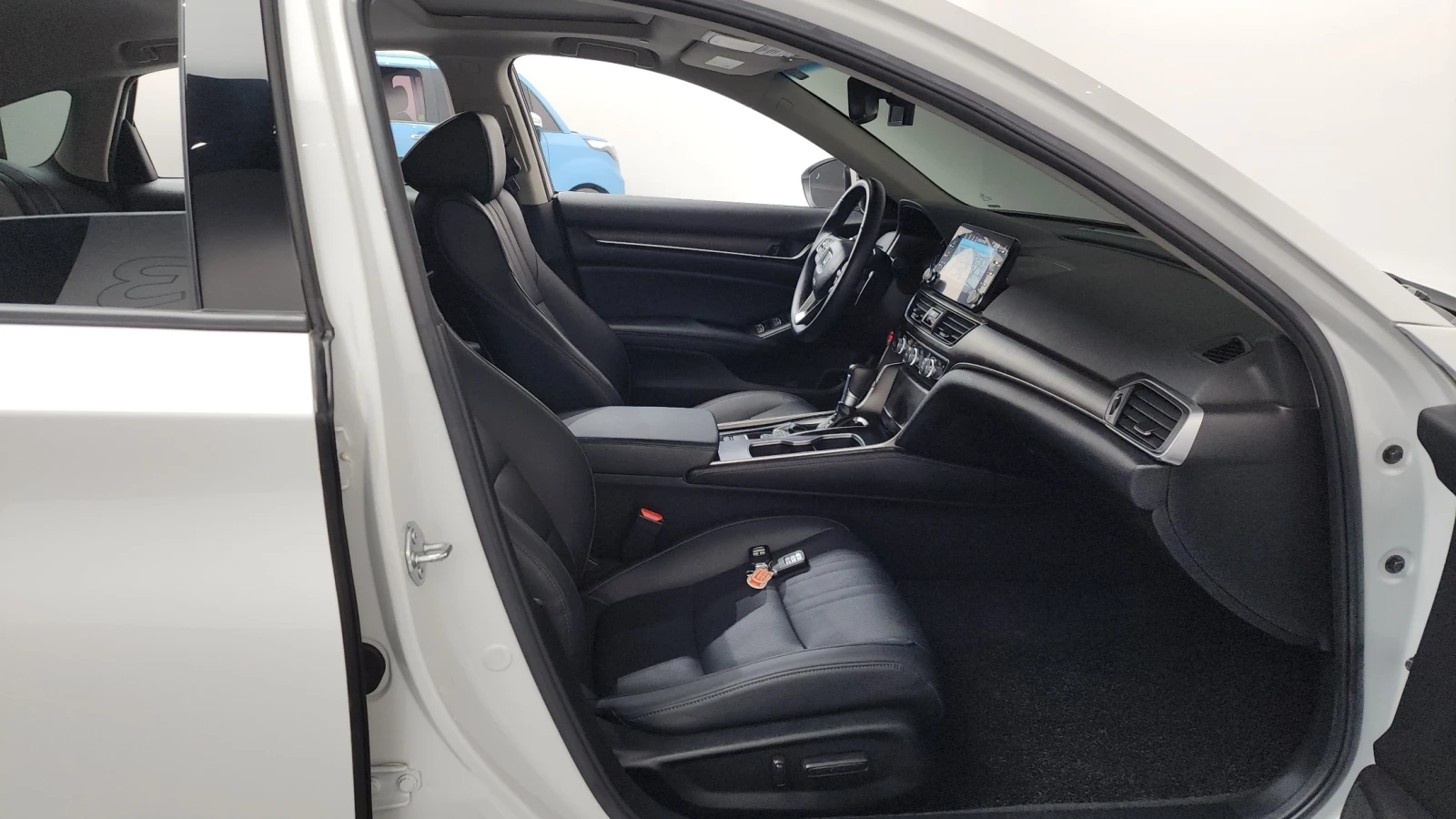 Honda Accord 1.5 Turbo, снимка 10 - Автомобили и джипове - 55130652