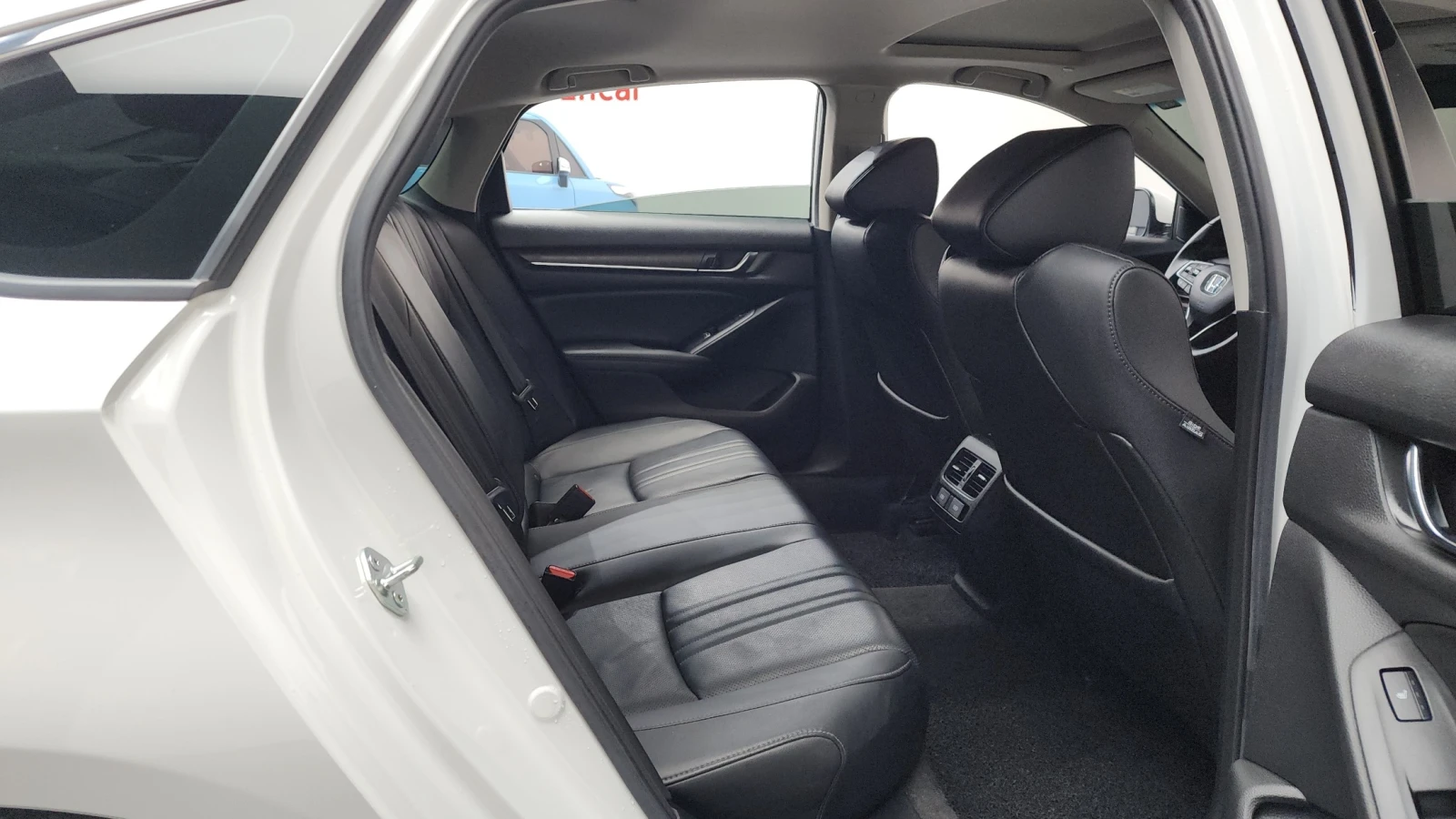 Honda Accord 1.5 Turbo, снимка 11 - Автомобили и джипове - 55130652