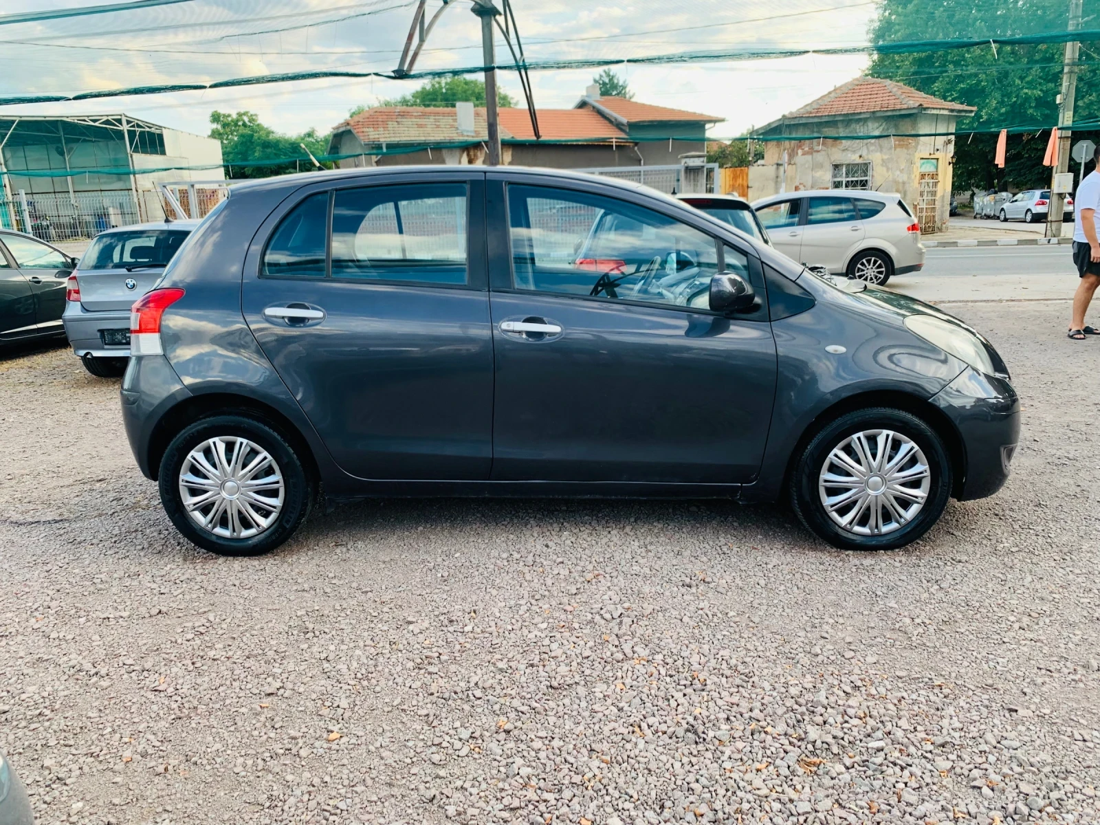 Toyota Yaris 1.4d Face 6 скорости, снимка 9 - Автомобили и джипове - 55418556