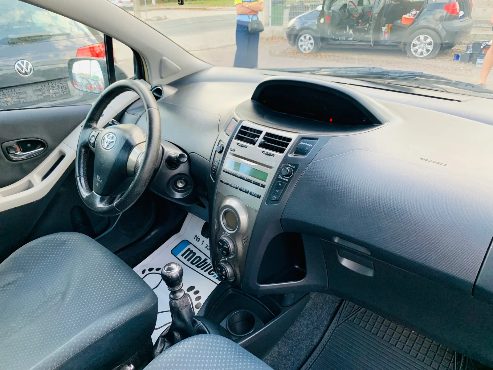 Toyota Yaris 1.4d Face 6 скорости, снимка 14 - Автомобили и джипове - 55418556