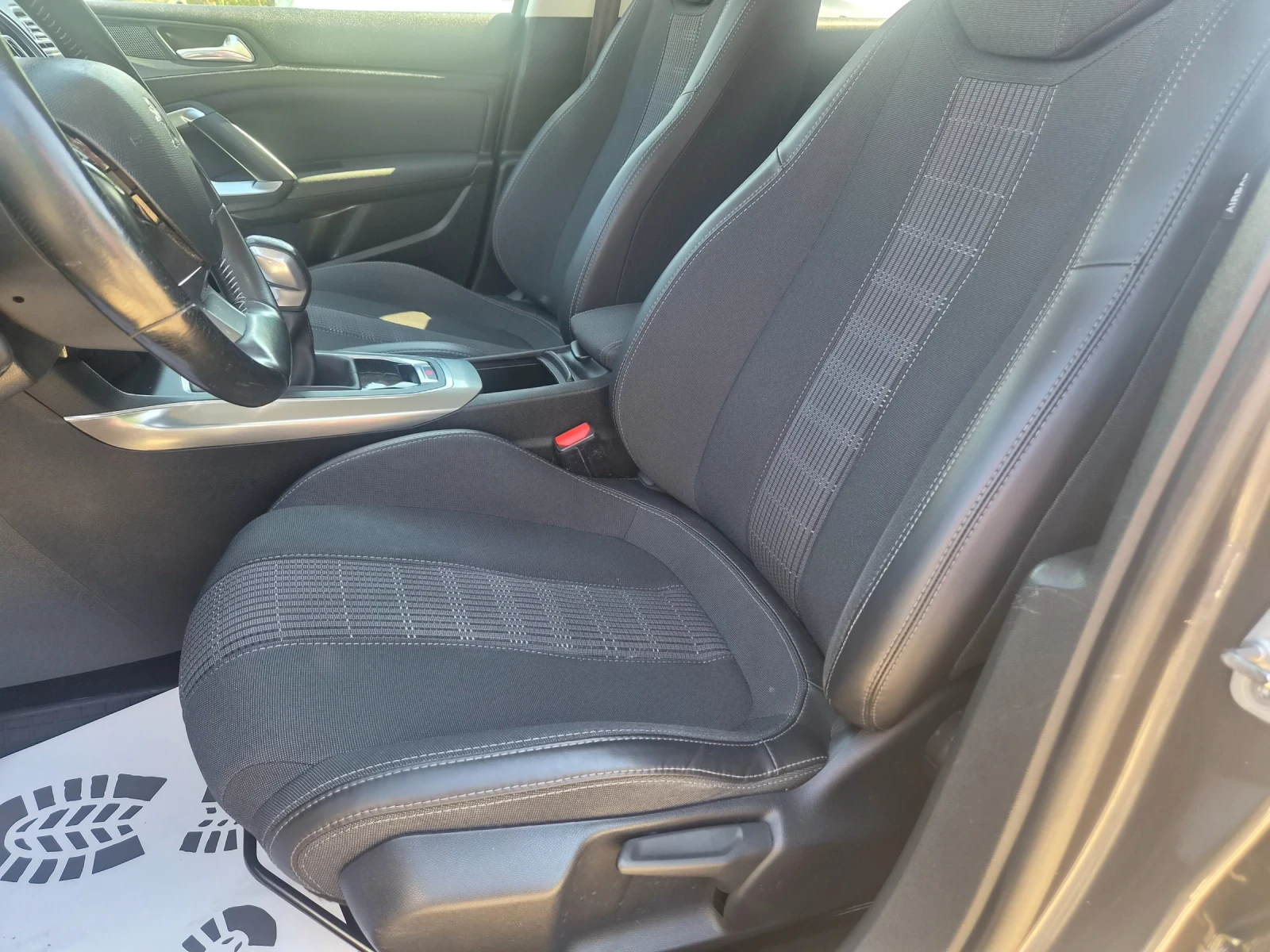 Peugeot 308 1.6 HDI 100k.s .170000km, снимка 8 - Автомобили и джипове - 55522681