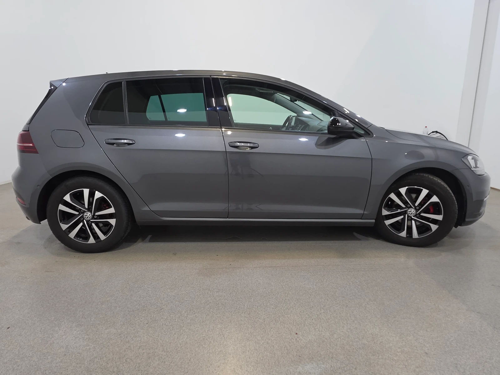 VW Golf 1.5 TSI United 150 к.с  Камера/ Нави, снимка 3 - Автомобили и джипове - 55645545