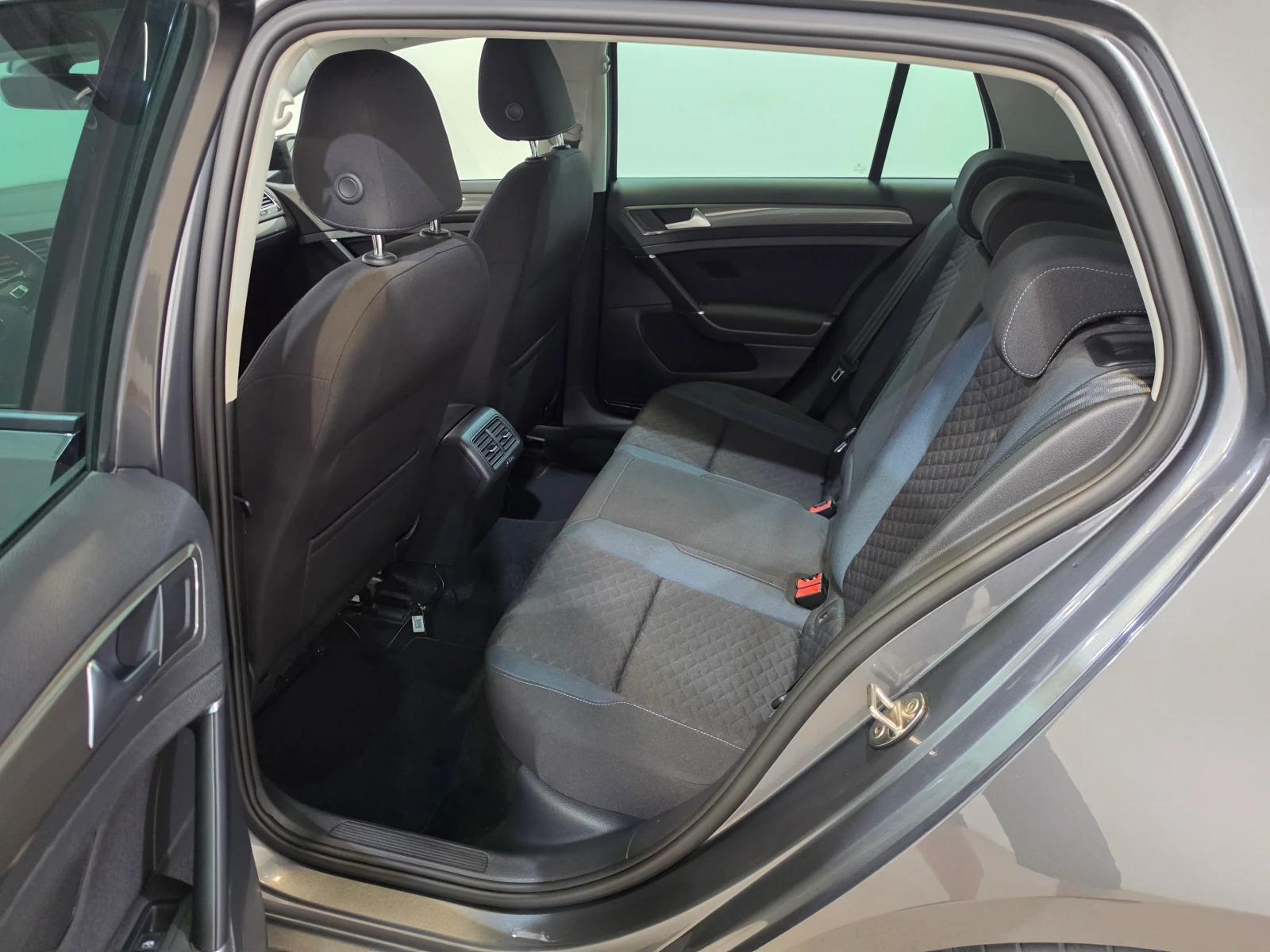 VW Golf 1.5 TSI United 150 к.с  Камера/ Нави, снимка 9 - Автомобили и джипове - 55645545
