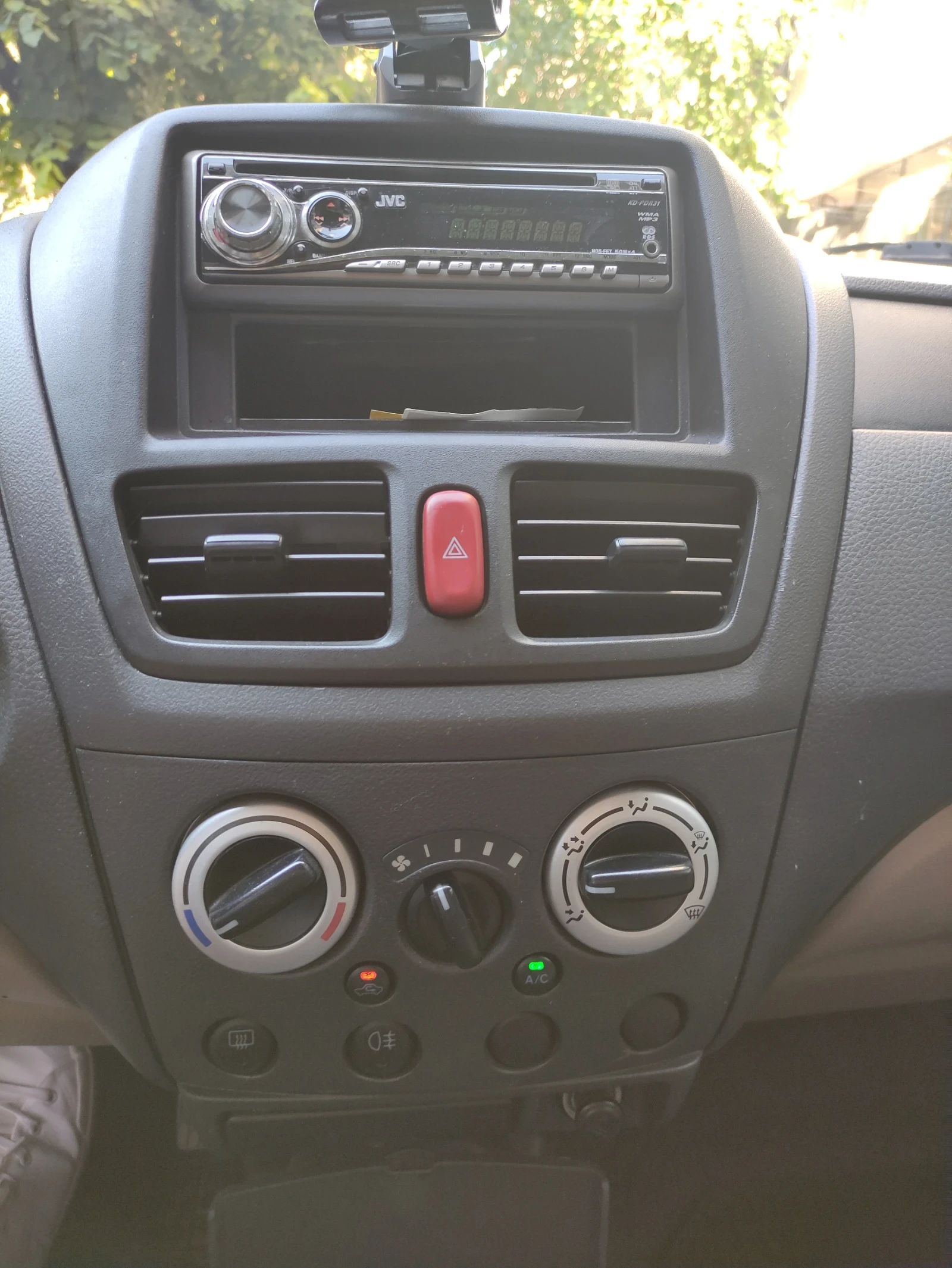 Suzuki Liana, снимка 10 - Автомобили и джипове - 55736205
