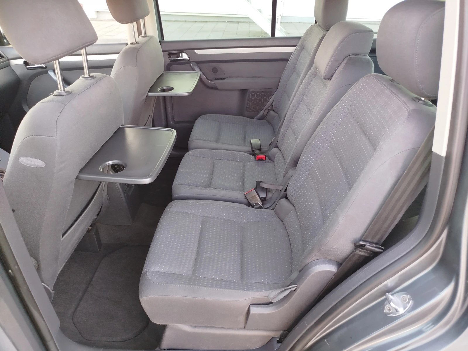 VW Touran 2.0TDI-140кс., снимка 11 - Автомобили и джипове - 56010445