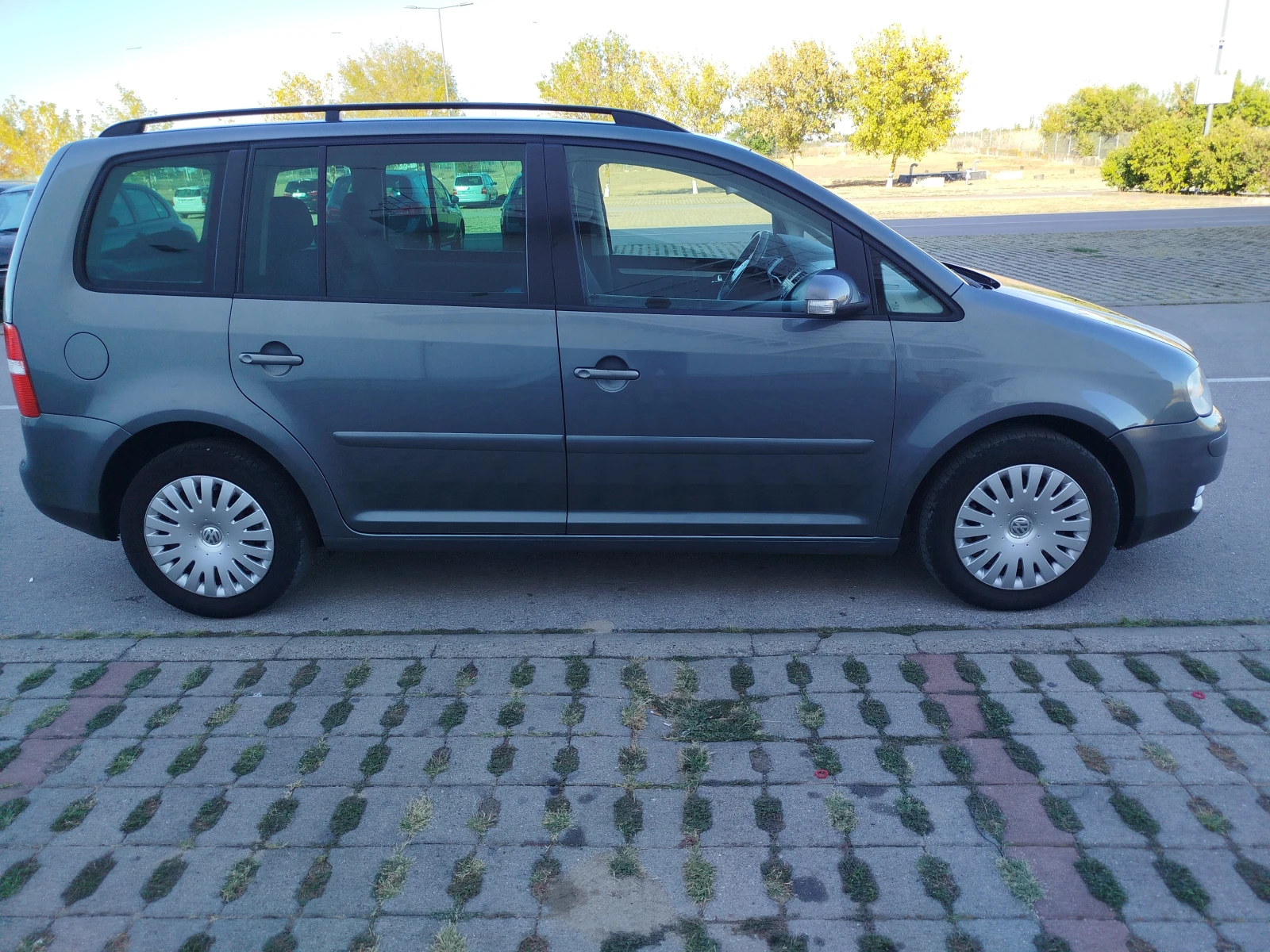 VW Touran 2.0TDI-140кс., снимка 7 - Автомобили и джипове - 56010445