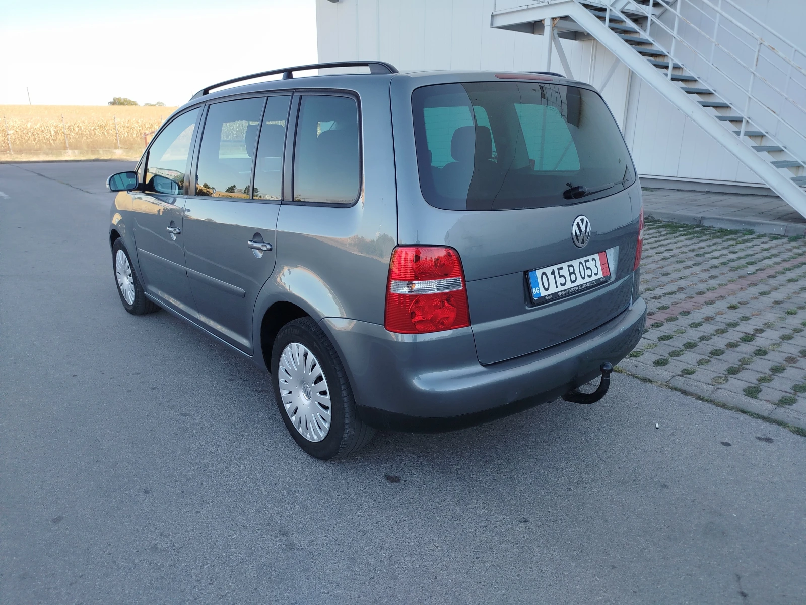 VW Touran 2.0TDI-140кс., снимка 4 - Автомобили и джипове - 56010445