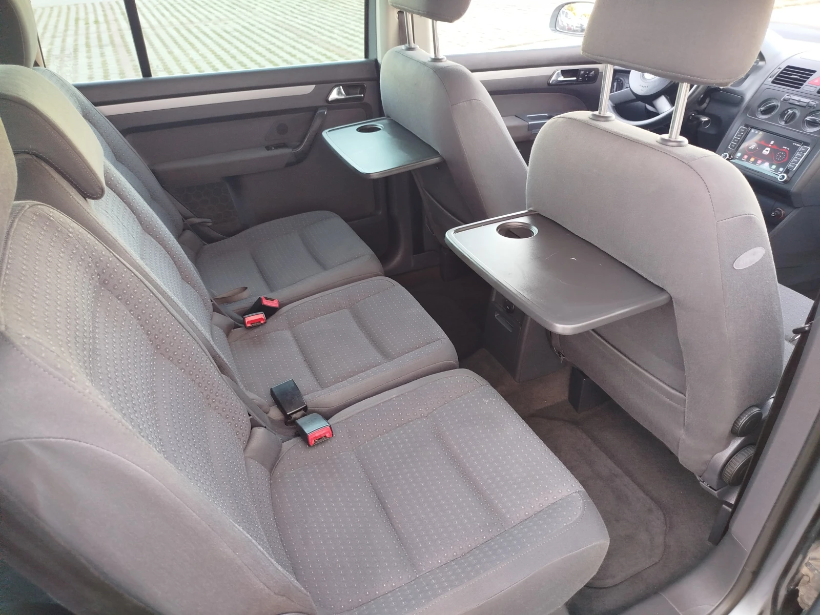 VW Touran 2.0TDI-140кс., снимка 13 - Автомобили и джипове - 56010445