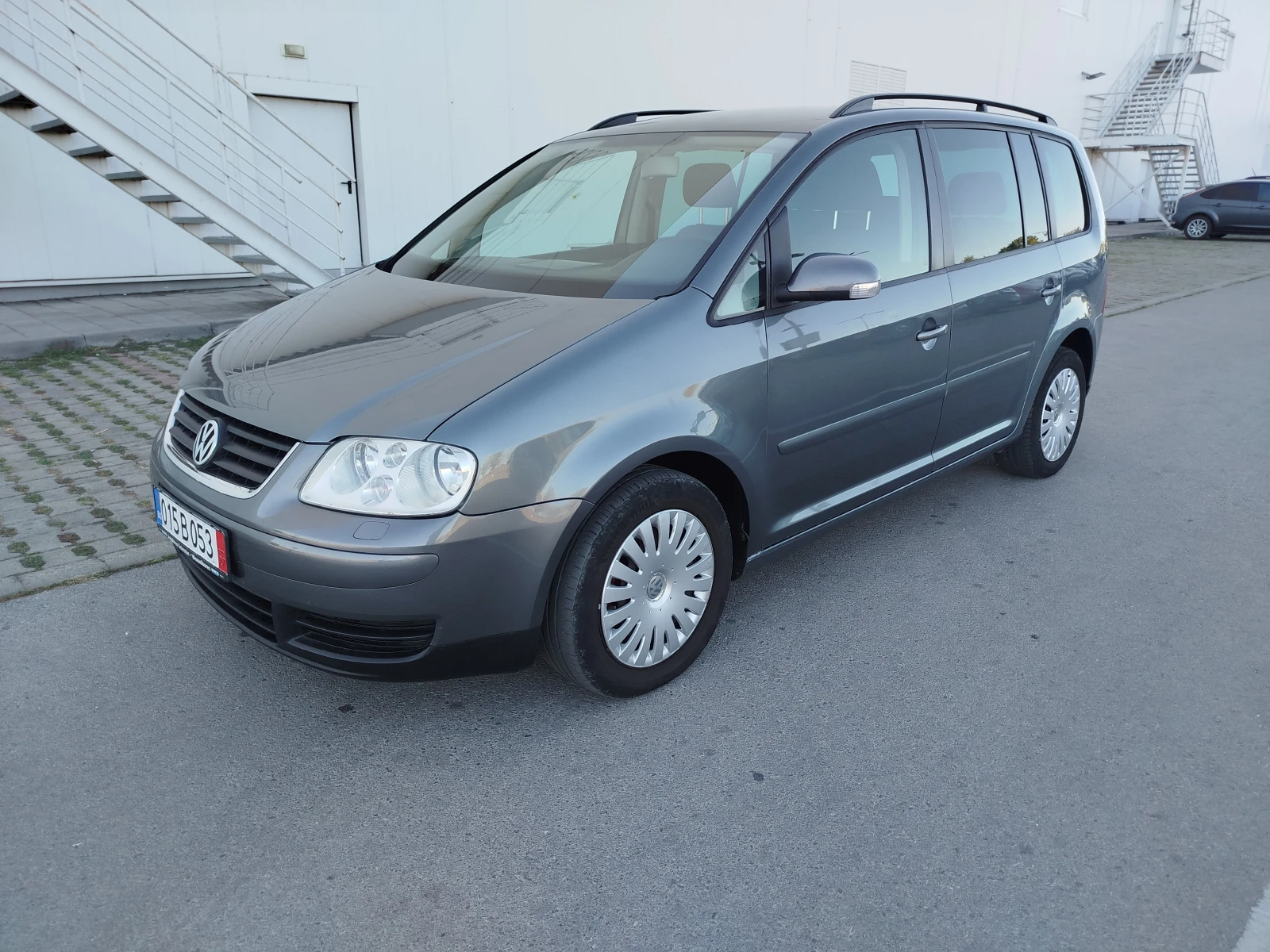 VW Touran 2.0TDI-140кс., снимка 2 - Автомобили и джипове - 56010445