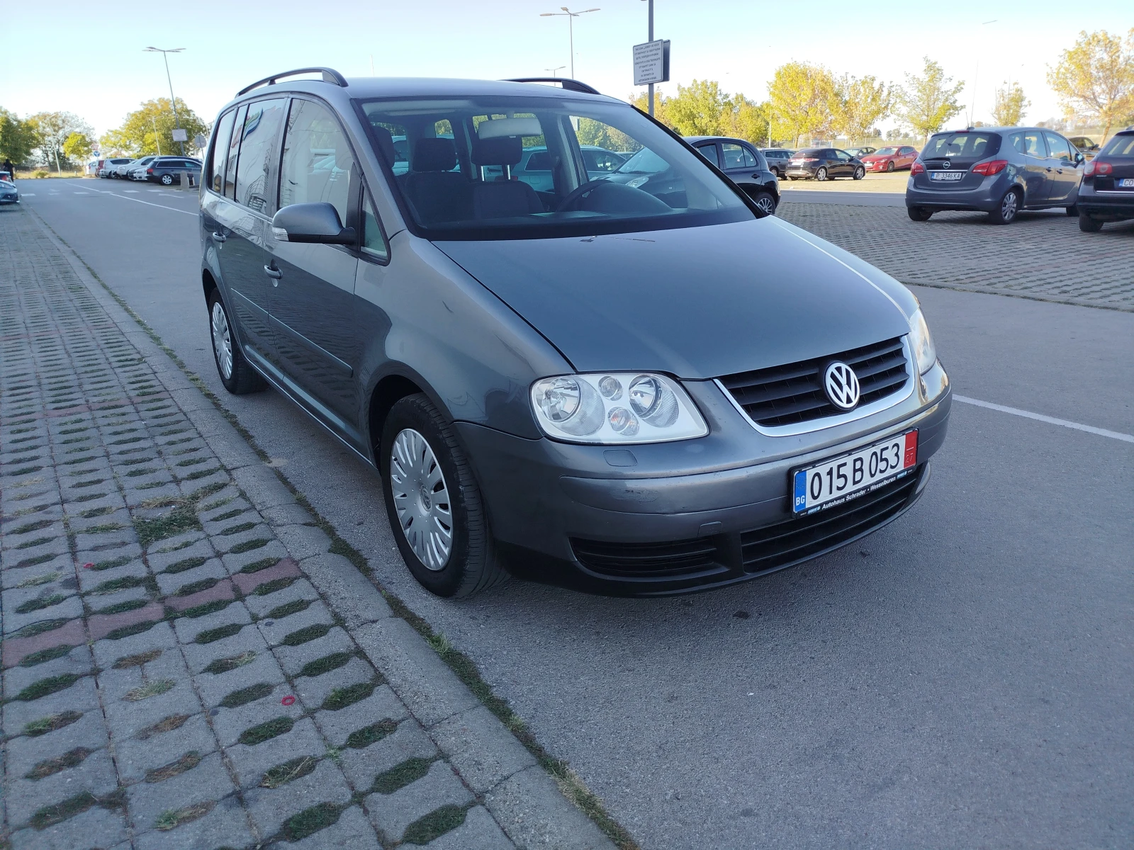 VW Touran 2.0TDI-140кс., снимка 8 - Автомобили и джипове - 56010445