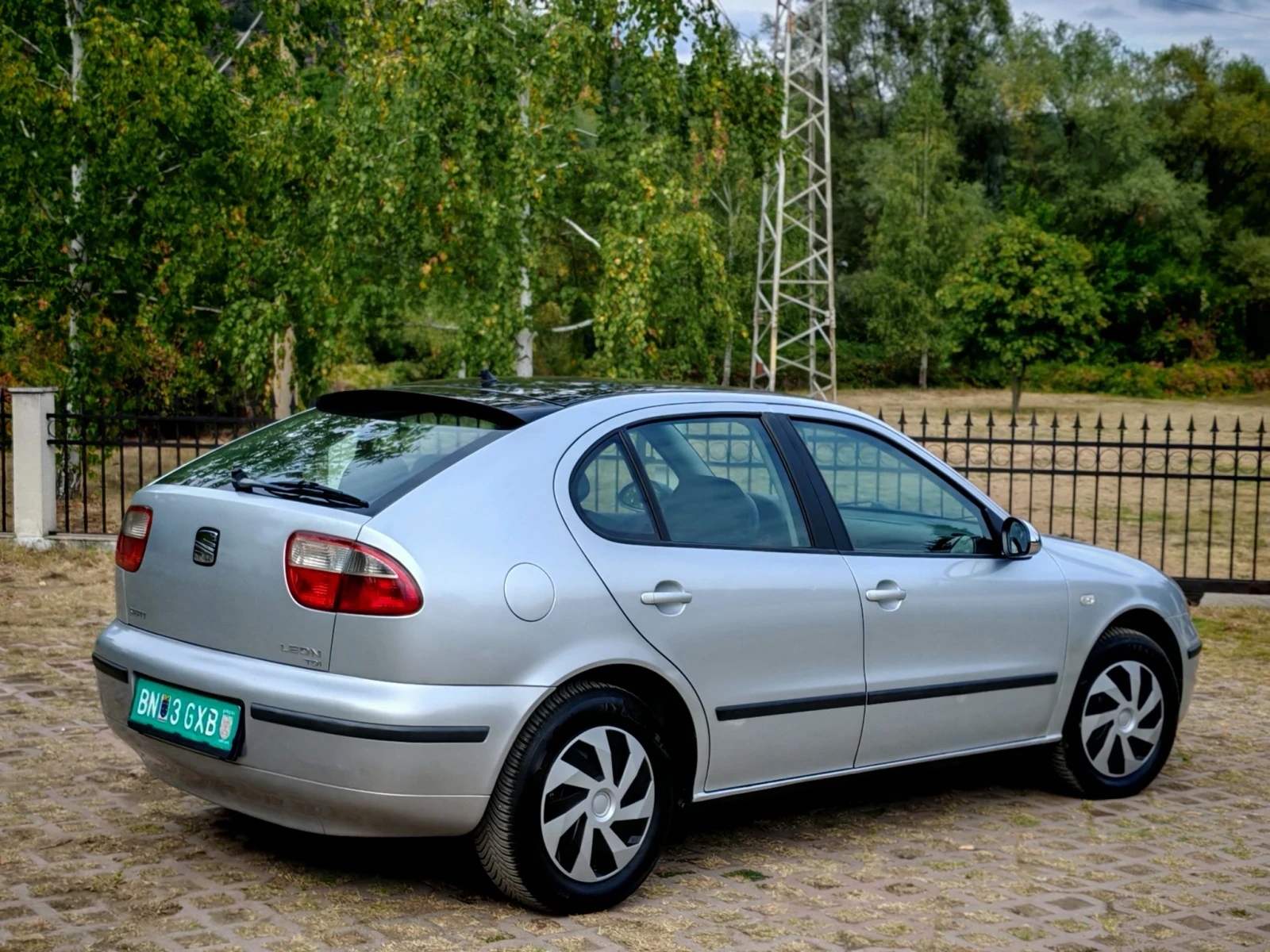 Seat Leon 1.9TDI(110)* FACELIFT* КЛИМАТРОНИК* НОВ ВНОС* , снимка 7 - Автомобили и джипове - 56086600