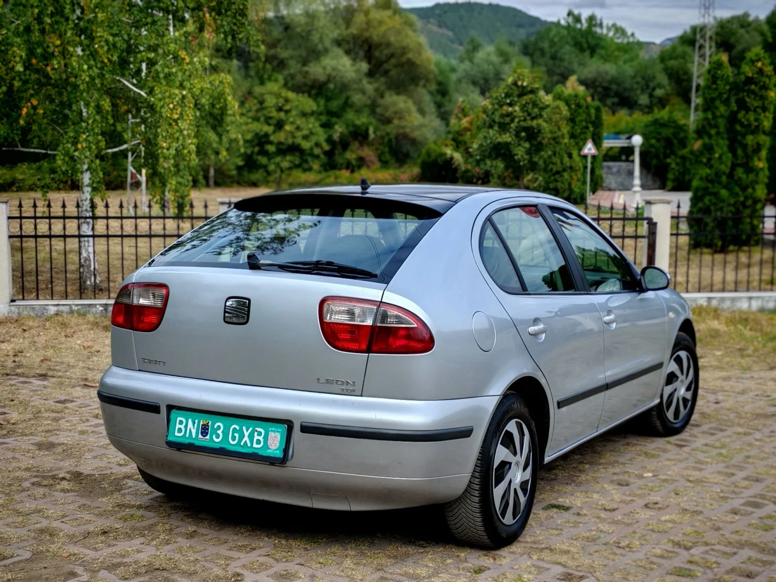 Seat Leon 1.9TDI(110)* FACELIFT* КЛИМАТРОНИК* НОВ ВНОС* , снимка 6 - Автомобили и джипове - 56086600