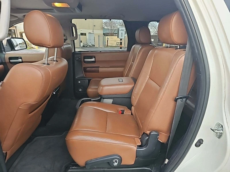 Toyota Sequoia Platinum* 5.7 Hemi* JBL* 7места* от представителст, снимка 8 - Автомобили и джипове - 48887065