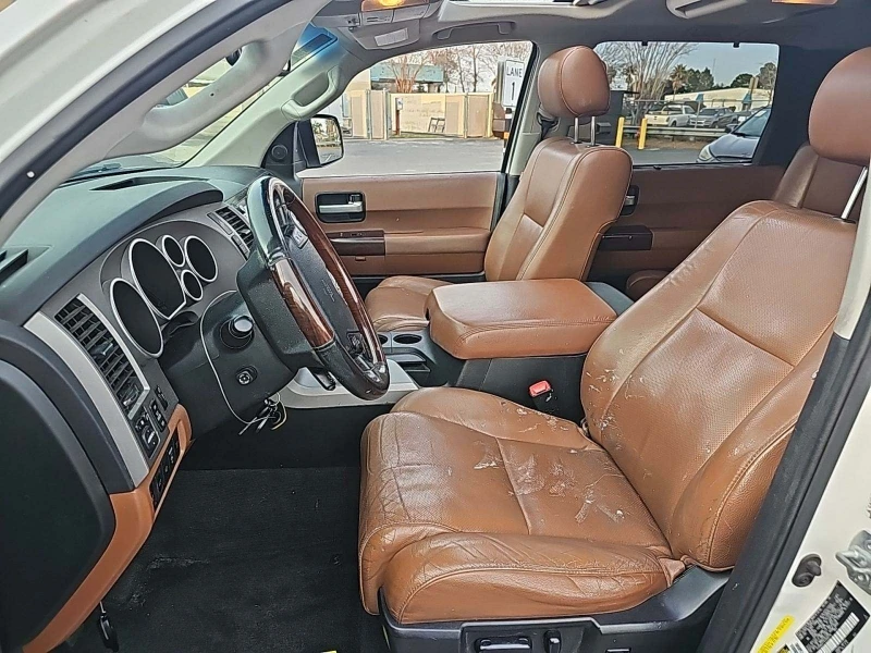 Toyota Sequoia Platinum* 5.7 Hemi* JBL* 7места* от представителст, снимка 6 - Автомобили и джипове - 48887065