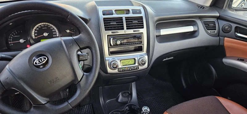 Kia Sportage 2.0i* 4X4* Полукожа* Подгрев , снимка 7 - Автомобили и джипове - 52938768
