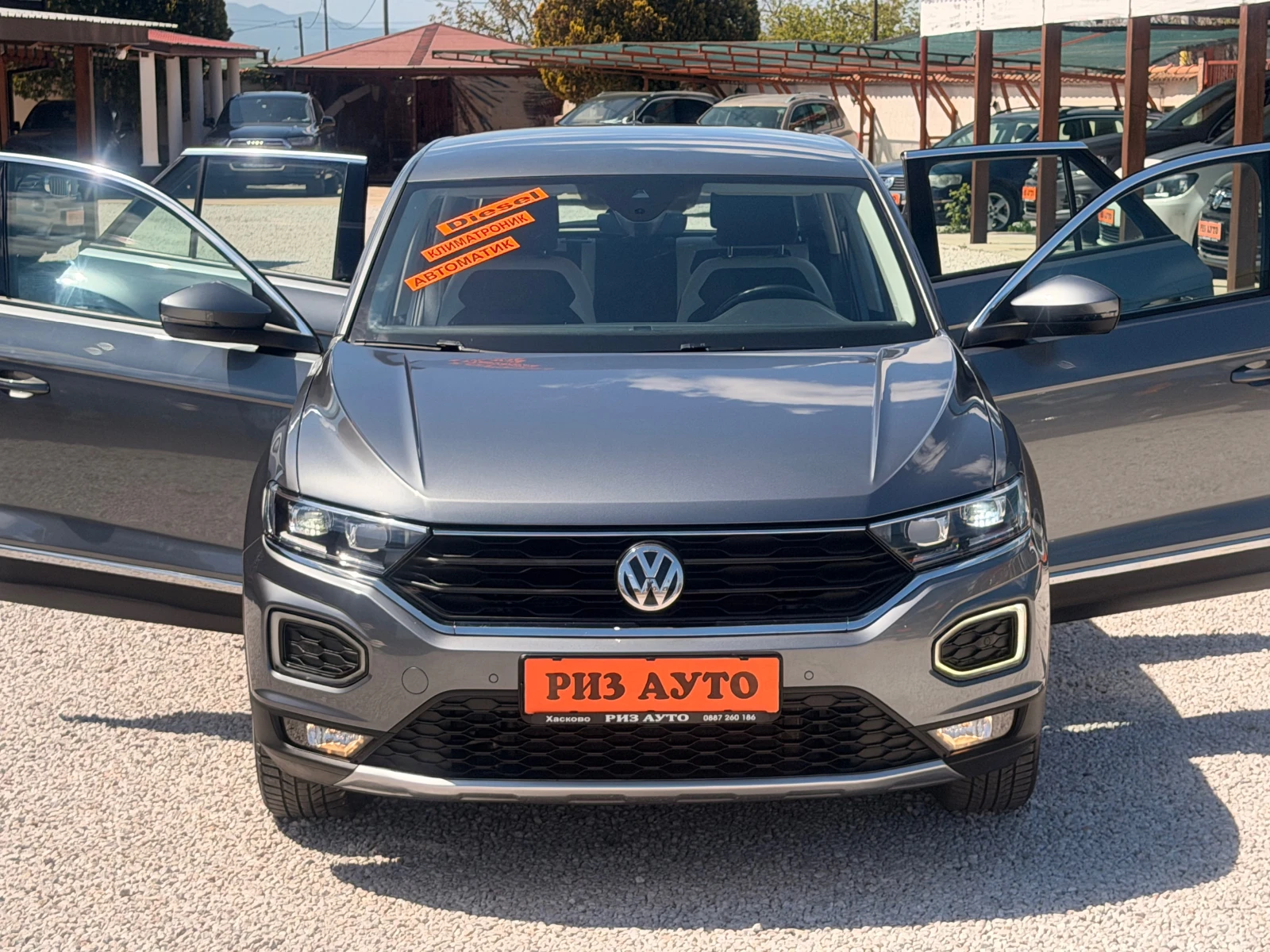 VW T-Roc 2.0TDI* NAVI* AUTOMATIK* DIGITAL* LIZING, снимка 2 - Автомобили и джипове - 54377013