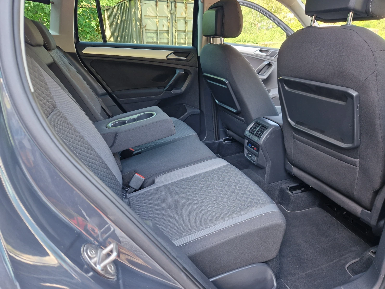VW Tiguan 2.0TDi 4Motion, снимка 11 - Автомобили и джипове - 54961815