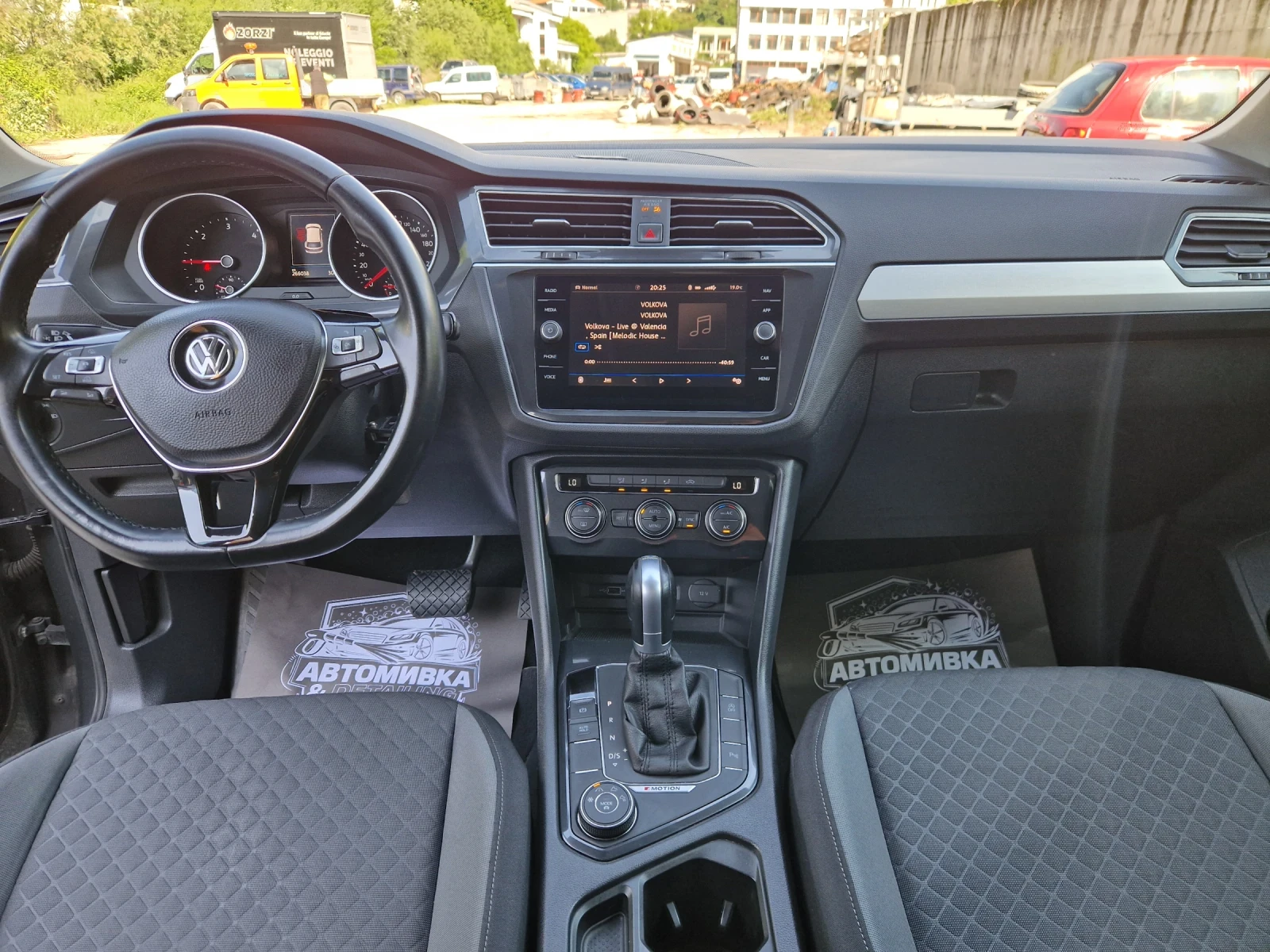 VW Tiguan 2.0TDi 4Motion, снимка 16 - Автомобили и джипове - 54961815