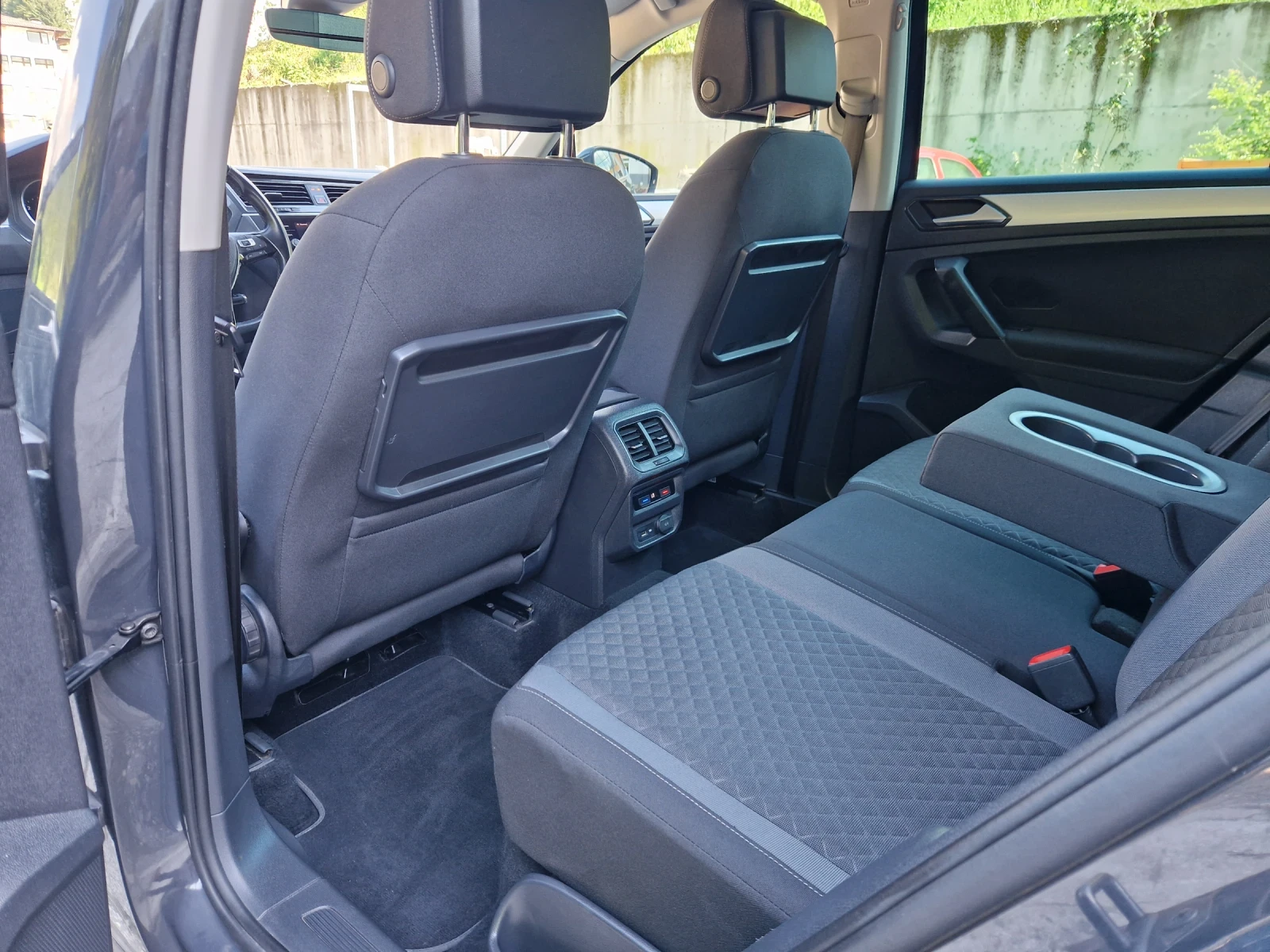 VW Tiguan 2.0TDi 4Motion, снимка 8 - Автомобили и джипове - 54961815