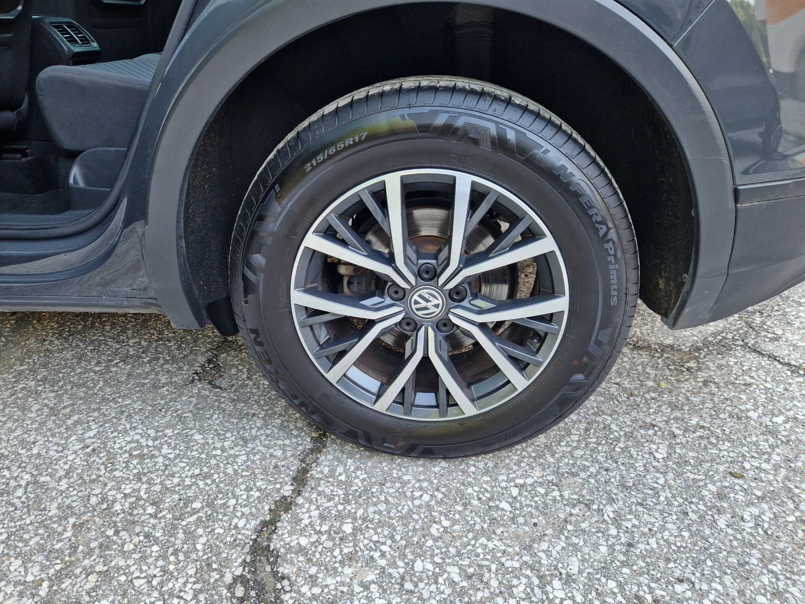 VW Tiguan 2.0TDi 4Motion, снимка 14 - Автомобили и джипове - 54961815