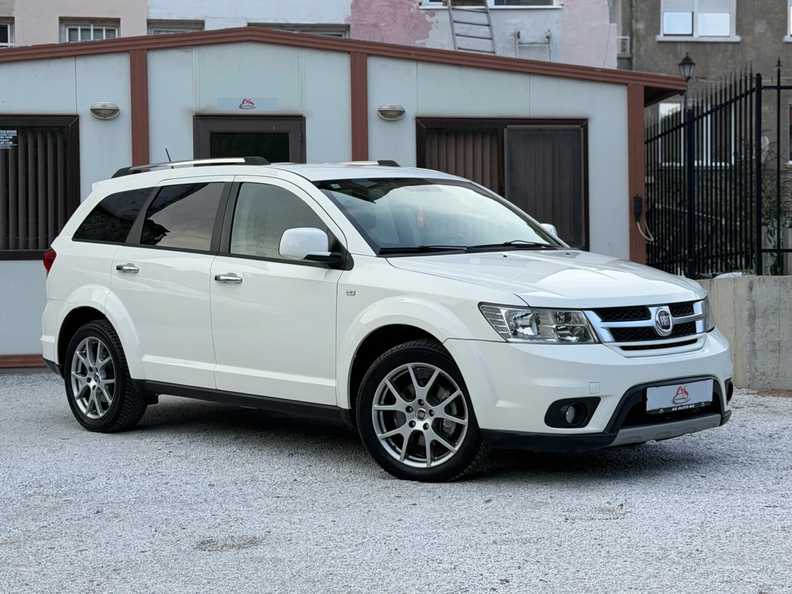 Fiat Freemont 2.0D* AWD* 6+ 1* KEYLESS* AUTOMATIC* CAMERA* KOJA, снимка 3 - Автомобили и джипове - 56522065