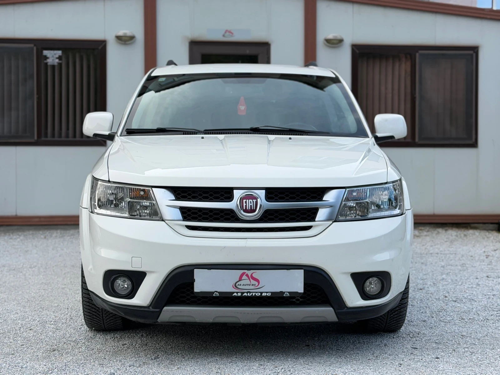 Fiat Freemont 2.0D* AWD* 6+ 1* KEYLESS* AUTOMATIC* CAMERA* KOJA, снимка 2 - Автомобили и джипове - 56522065