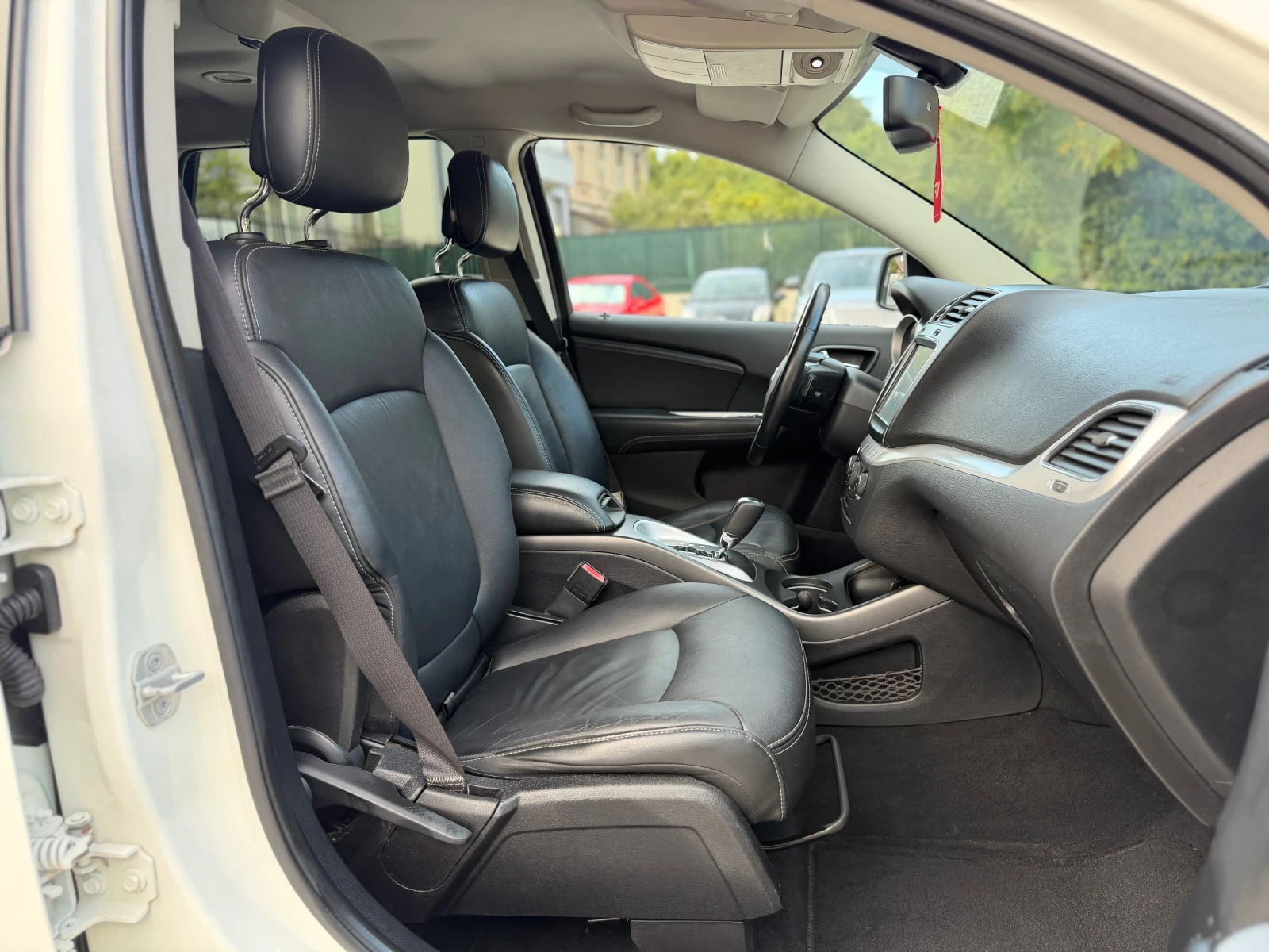 Fiat Freemont 2.0D* AWD* 6+ 1* KEYLESS* AUTOMATIC* CAMERA* KOJA, снимка 10 - Автомобили и джипове - 56522065