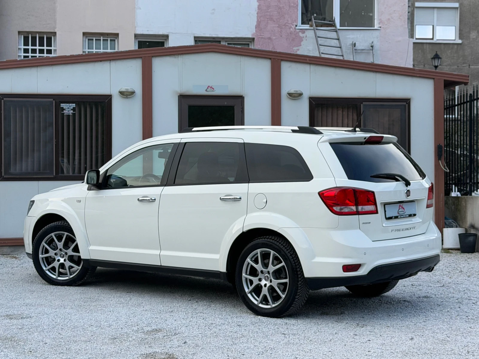 Fiat Freemont 2.0D* AWD* 6+ 1* KEYLESS* AUTOMATIC* CAMERA* KOJA, снимка 5 - Автомобили и джипове - 56522065