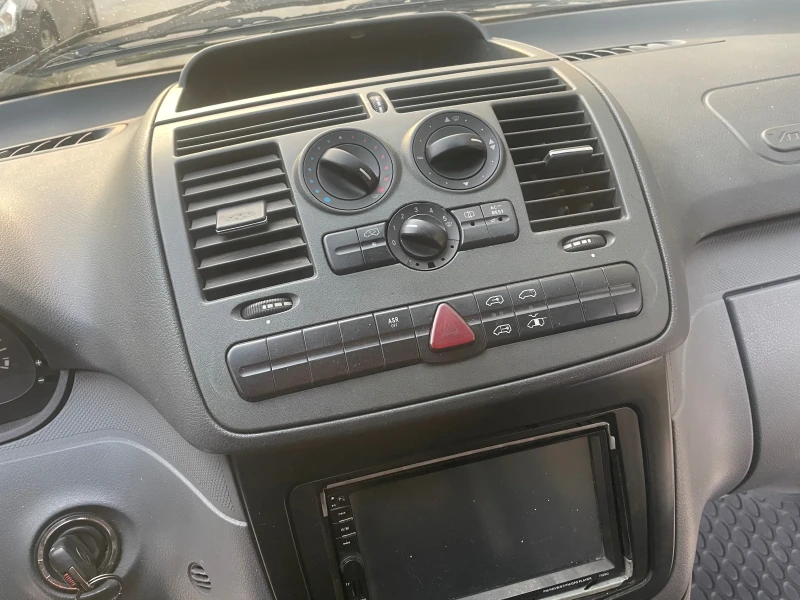 Mercedes-Benz Vito 115 сди2.2 150 кс климатик без ръжди, снимка 9 - Бусове и автобуси - 52867137