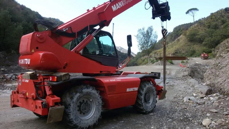 Телескопични товарачи Manitou MRT 2150 Turbo, снимка 1 - Индустриална техника - 29177448