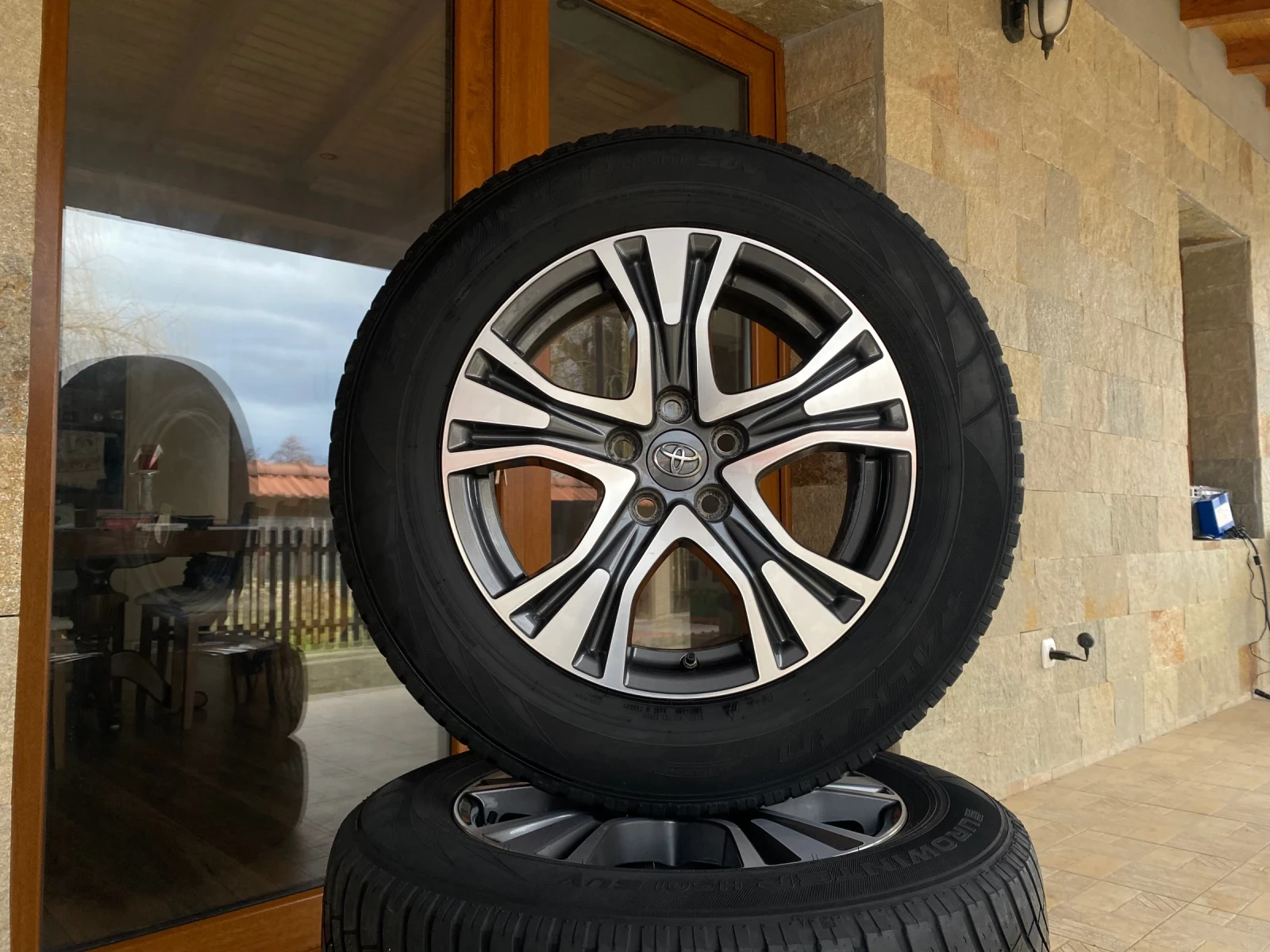 ���� � ������ 225/65R17 �� Toyota Rav4 | Mobile.bg � ����������� 2