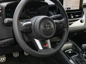 Toyota Corolla GR* 4x4* DISTRONIC* CAMERA* CARPLAY* KEYLESS* , снимка 3