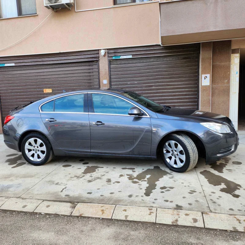 Opel Insignia, снимка 2 - Автомобили и джипове - 48896272