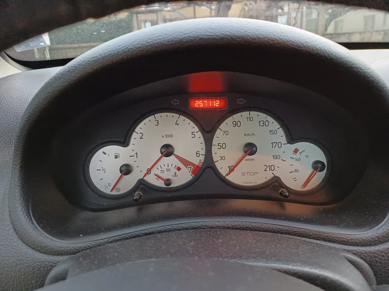 Peugeot 206 206 CC, снимка 8 - Автомобили и джипове - 49443858