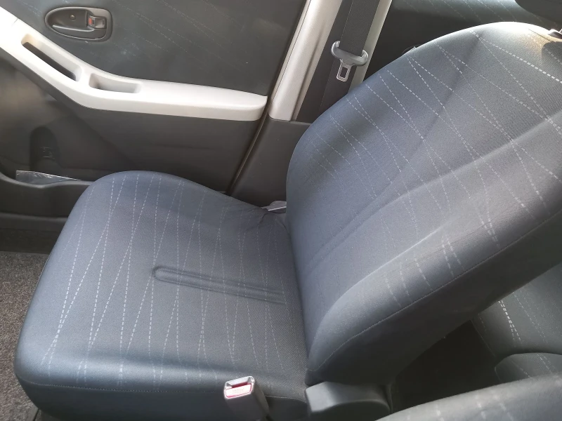 Toyota Yaris 1.3 vvt.i 87ks, снимка 8 - Автомобили и джипове - 51222378