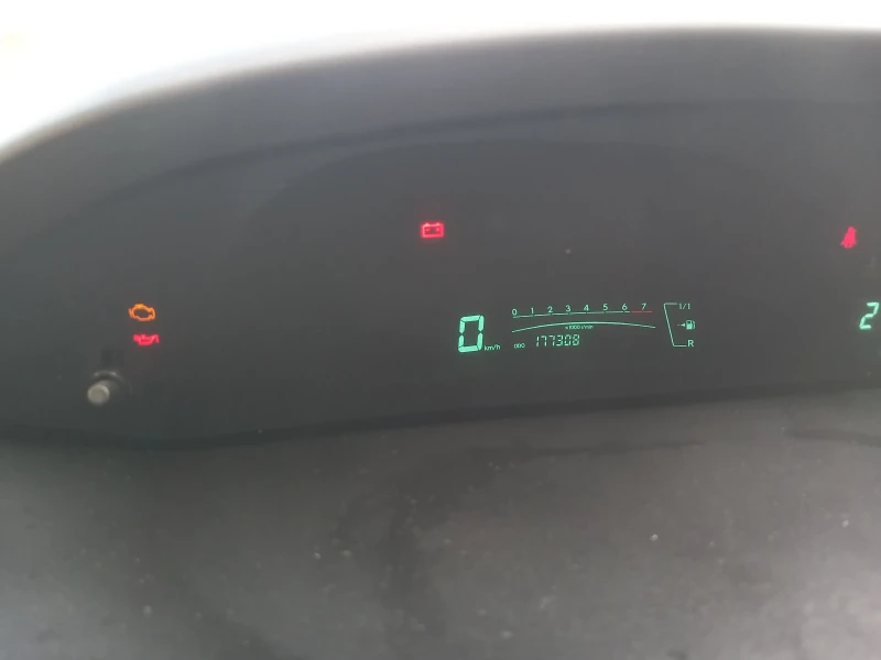 Toyota Yaris 1.3 vvt.i 87ks, снимка 11 - Автомобили и джипове - 51222378