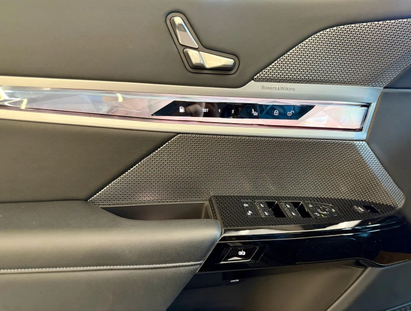 BMW 750 e* Bowers&Wilkins* Лизинг* Swarovski, снимка 7 - Автомобили и джипове - 51355008