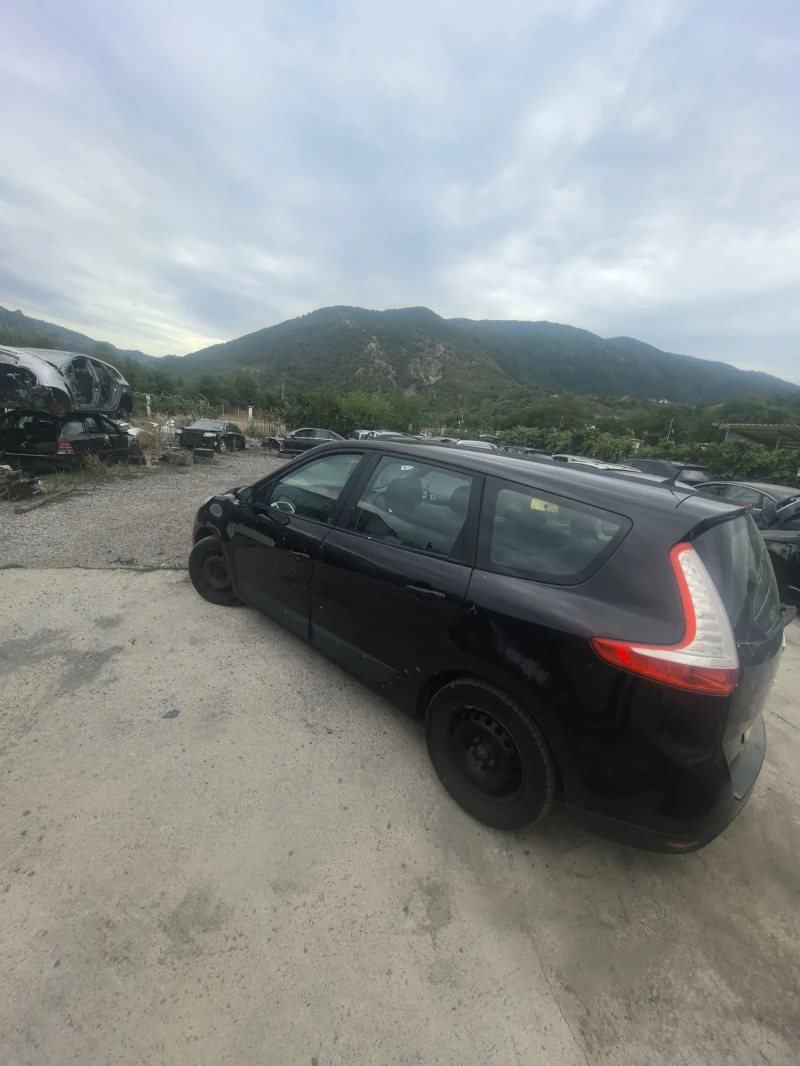Renault Scenic 1.5 dci, снимка 3 - Автомобили и джипове - 51686187