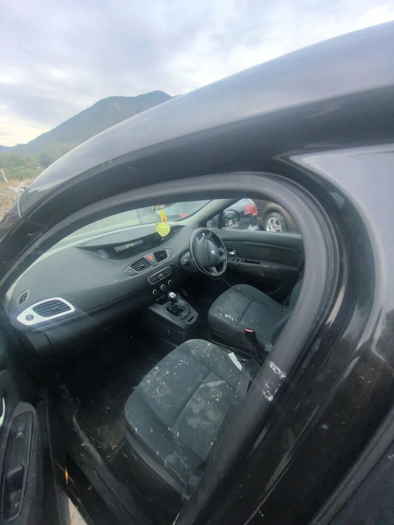 Renault Scenic 1.5 dci, снимка 2 - Автомобили и джипове - 51686187