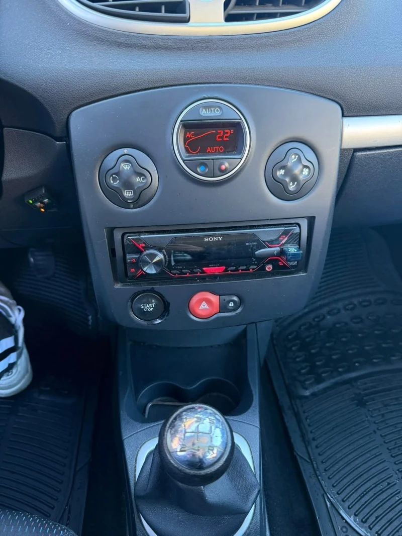 Renault Clio 1.6 Бензин/Газ, снимка 11 - Автомобили и джипове - 52391969