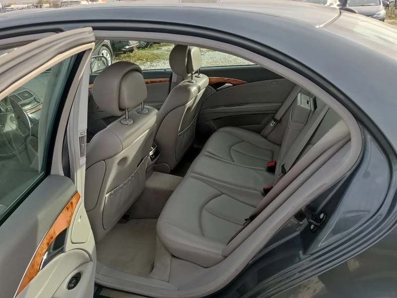 Mercedes-Benz E 320 Кожа, Италия , снимка 7 - Автомобили и джипове - 52456120